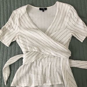 Blouse Crossed Tie Size Small (Like New)